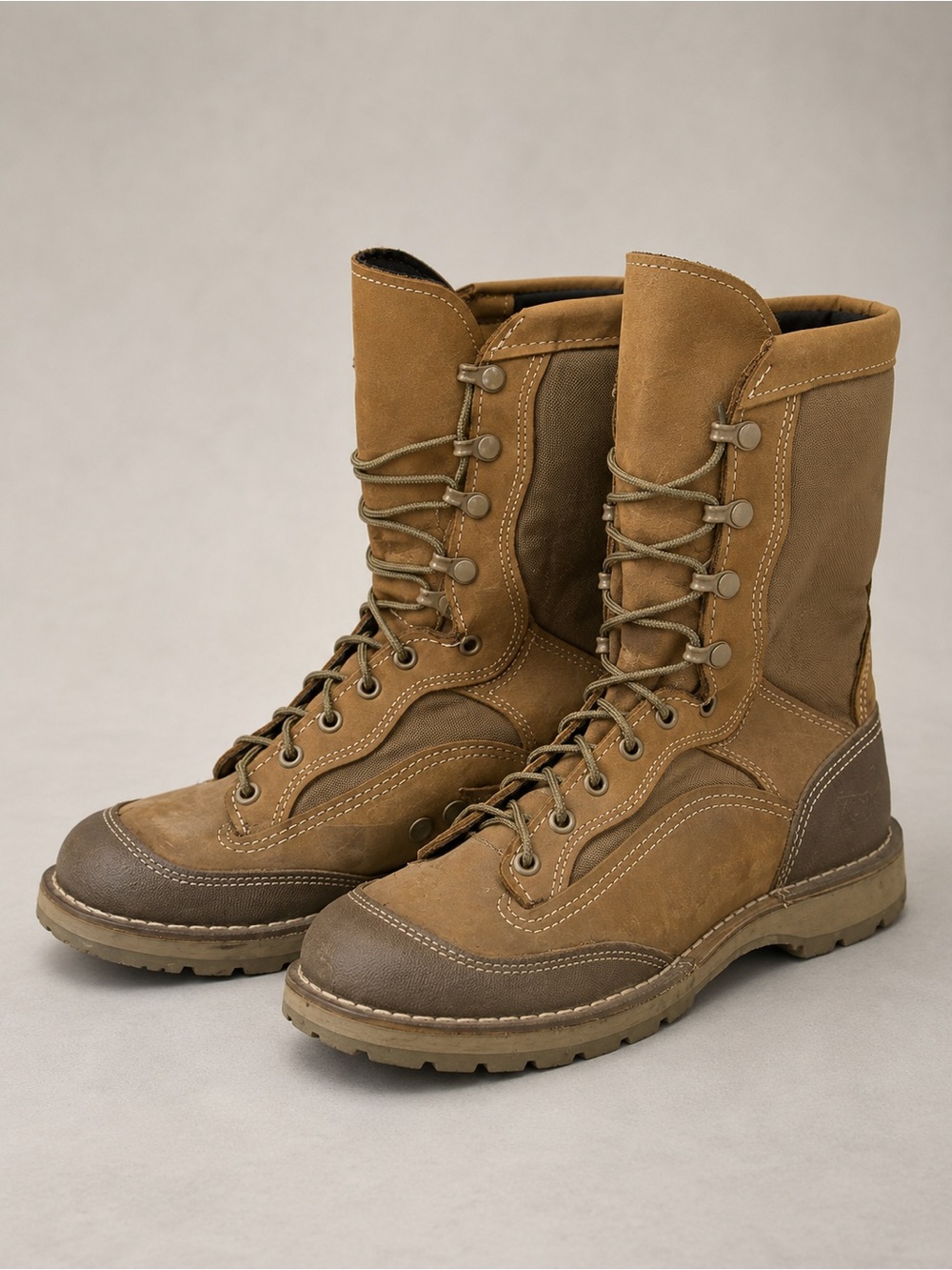 Bates Women’s 7.5 Wide Tan Leather Vibram Tactical Combat Boots E29502A